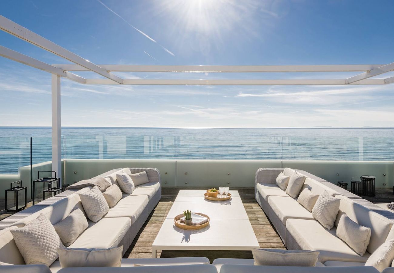 Villa in Marbella - Frontline Beach Costabella (r2576927) 