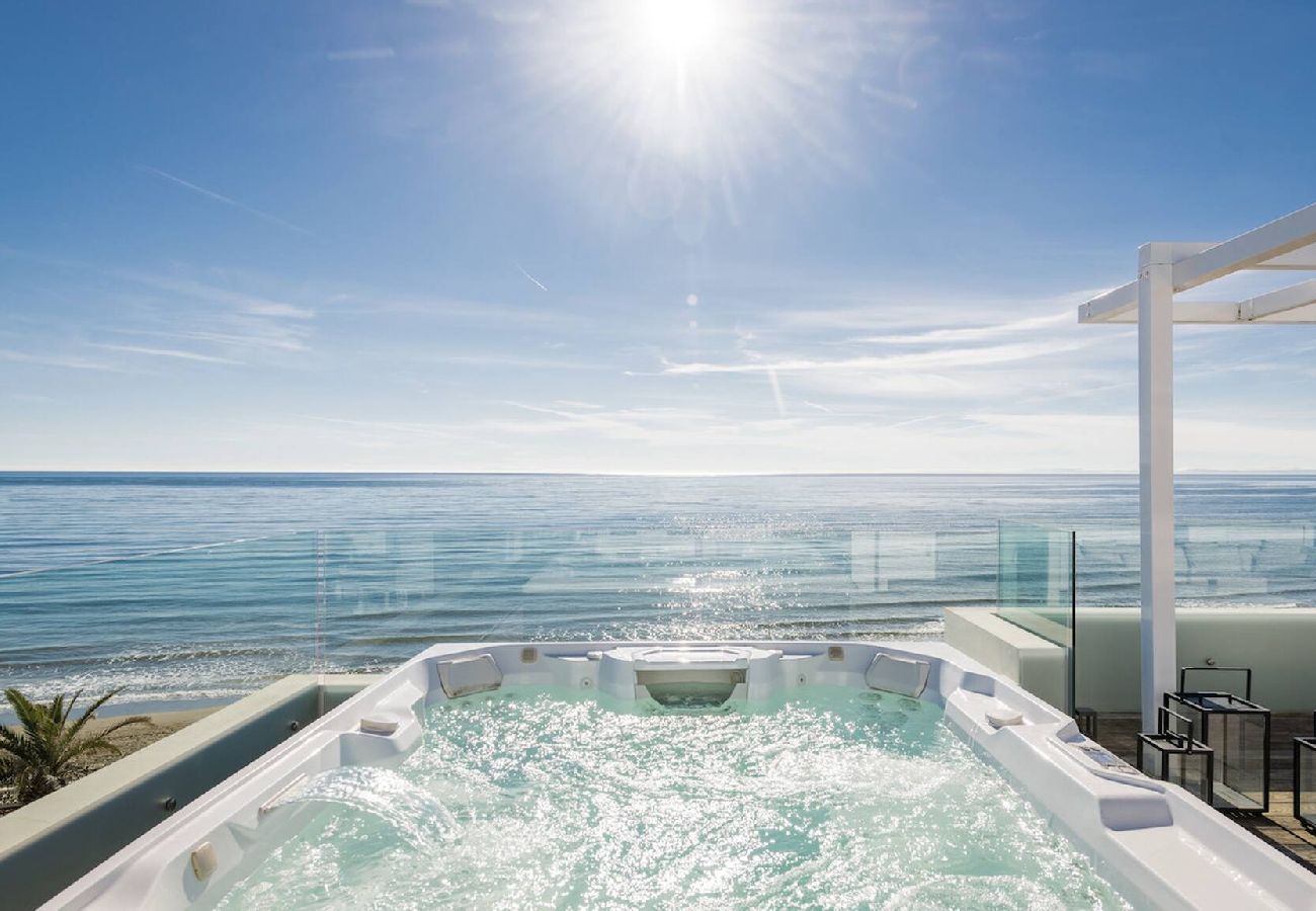 Villa in Marbella - Frontline Beach Costabella (r2576927) 