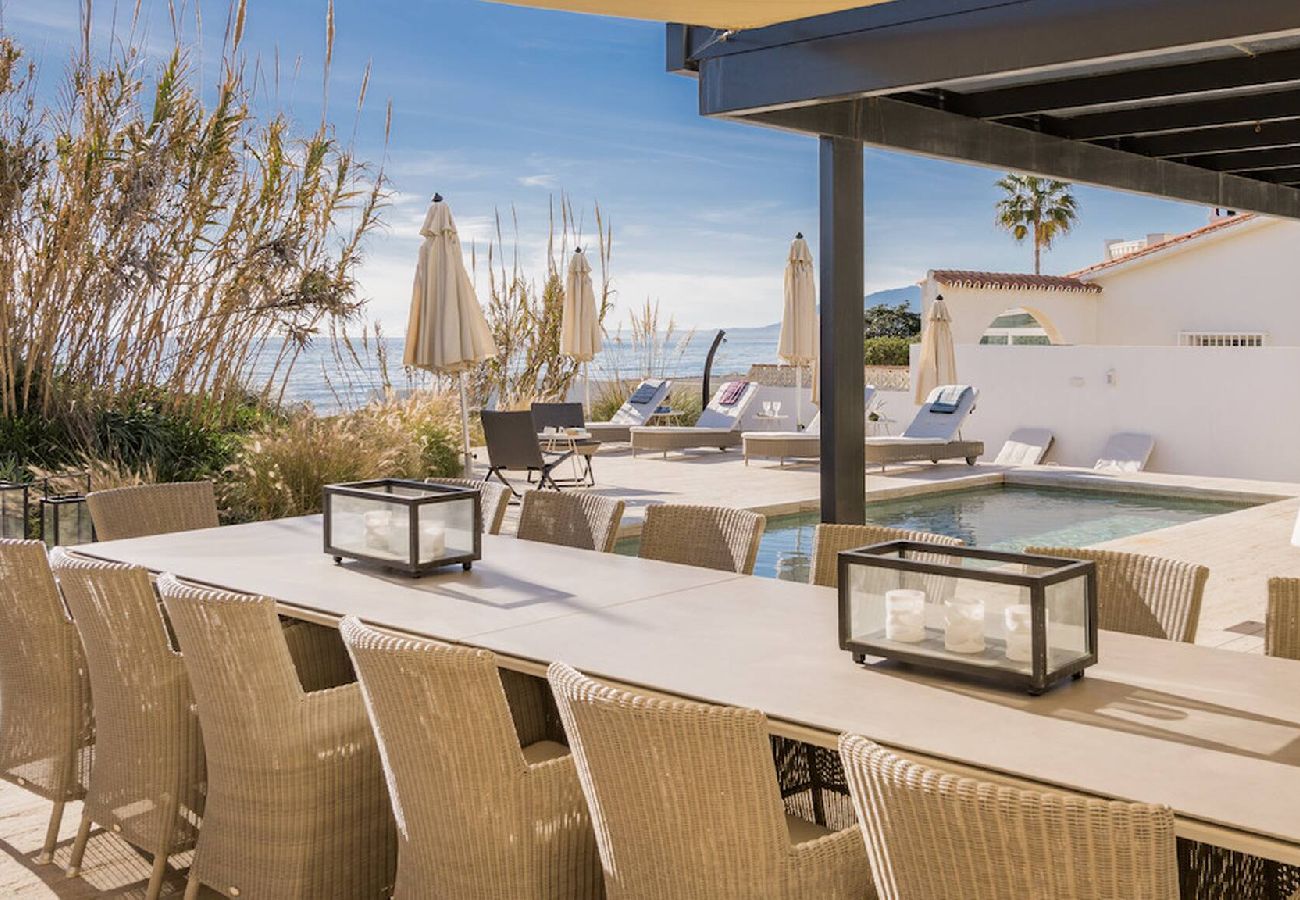 Villa in Marbella - Frontline Beach Costabella (r2576927) 