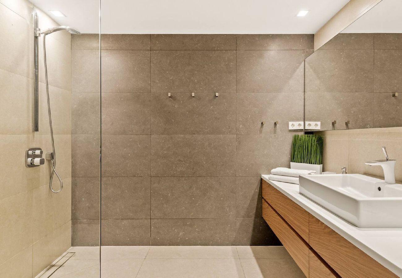 Villa in Marbella - Frontline Beach Costabella (r2576927) 