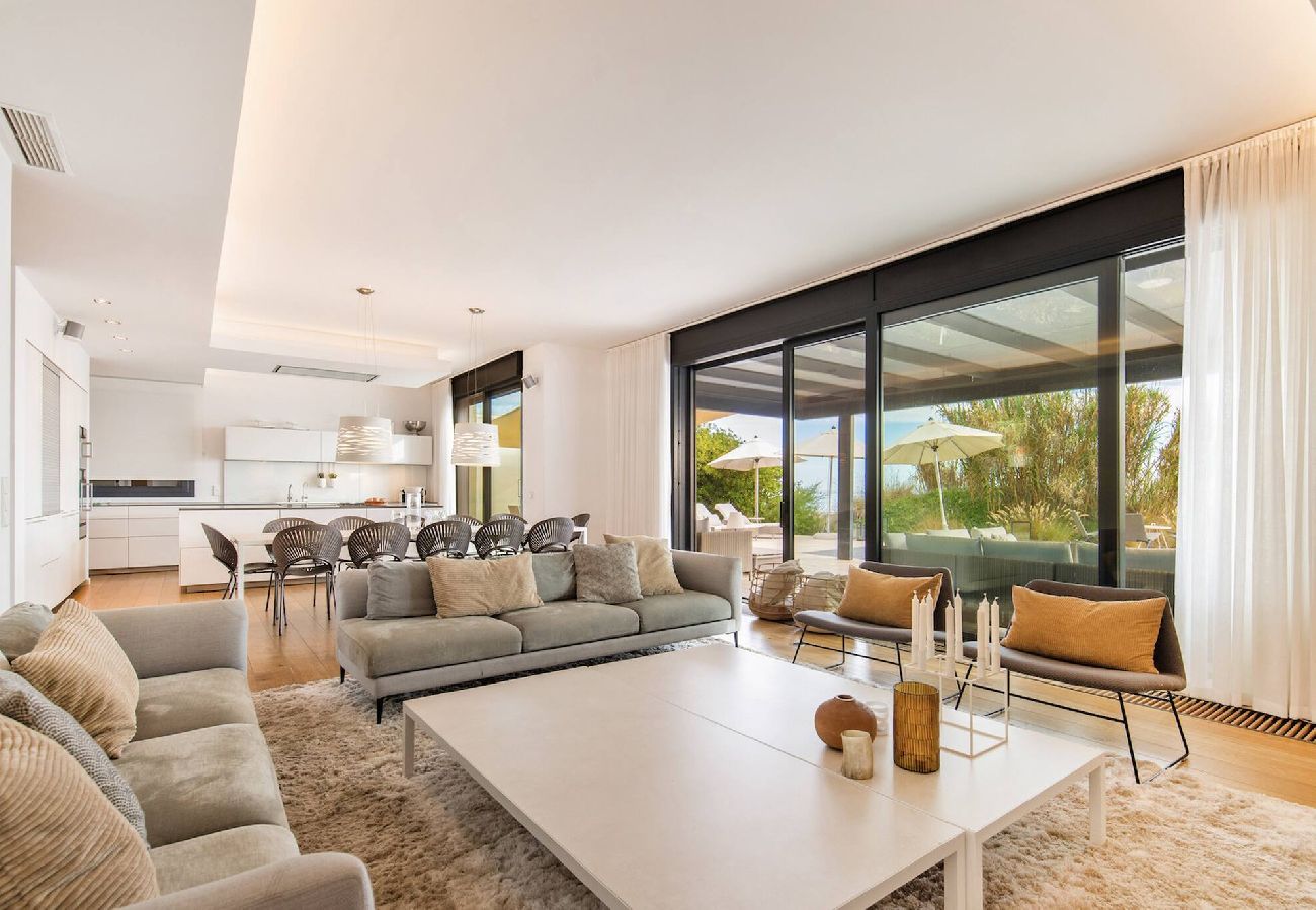 Villa in Marbella - Frontline Beach Costabella (r2576927) 