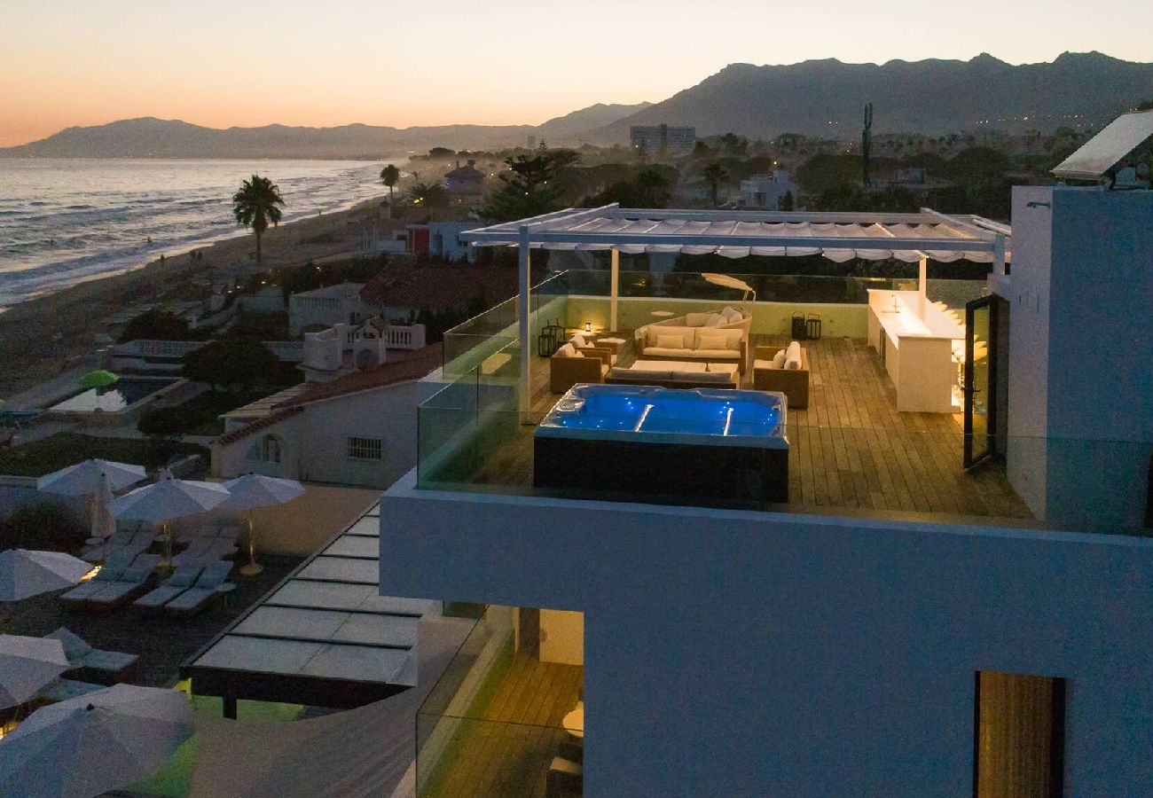 Villa in Marbella - Frontline Beach Costabella (r2576927) 