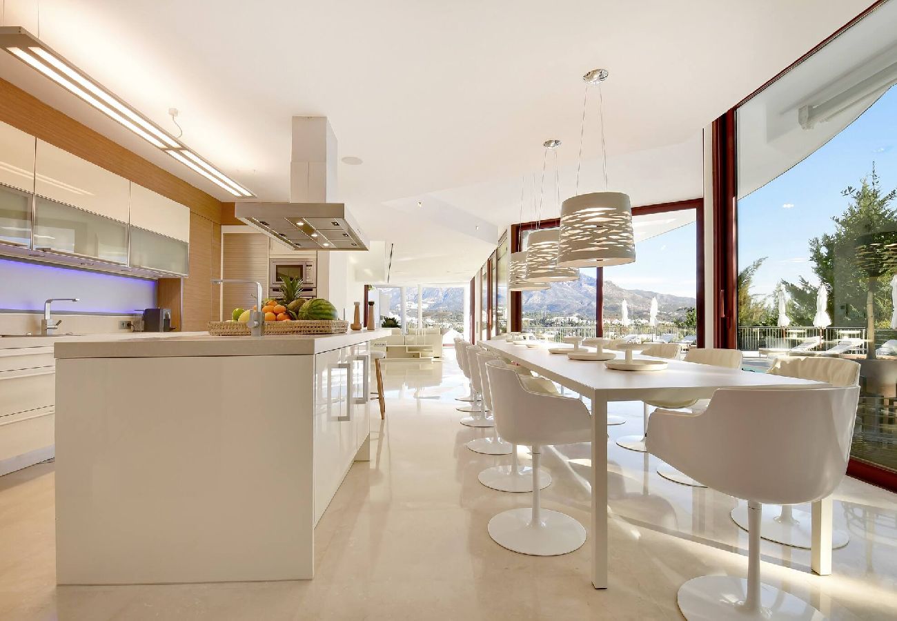 Villa in Nueva andalucia - Villa Blanca (r2835011) 