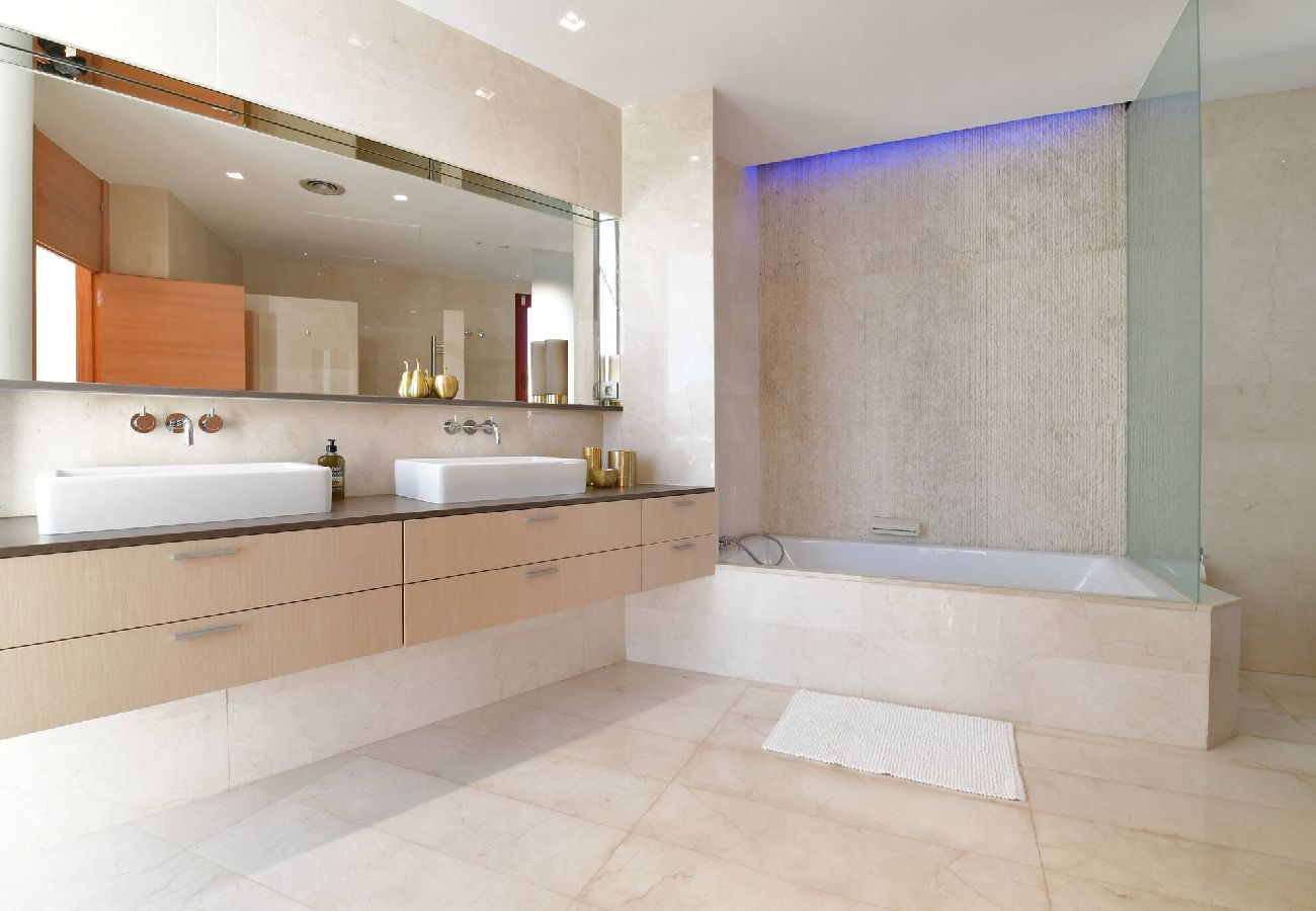 Villa in Nueva andalucia - Villa Blanca (r2835011) 