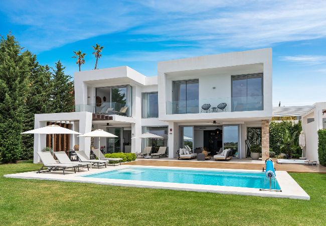 Villa/Dettached house in Marbella - Villa Mariposa (r3907066) 