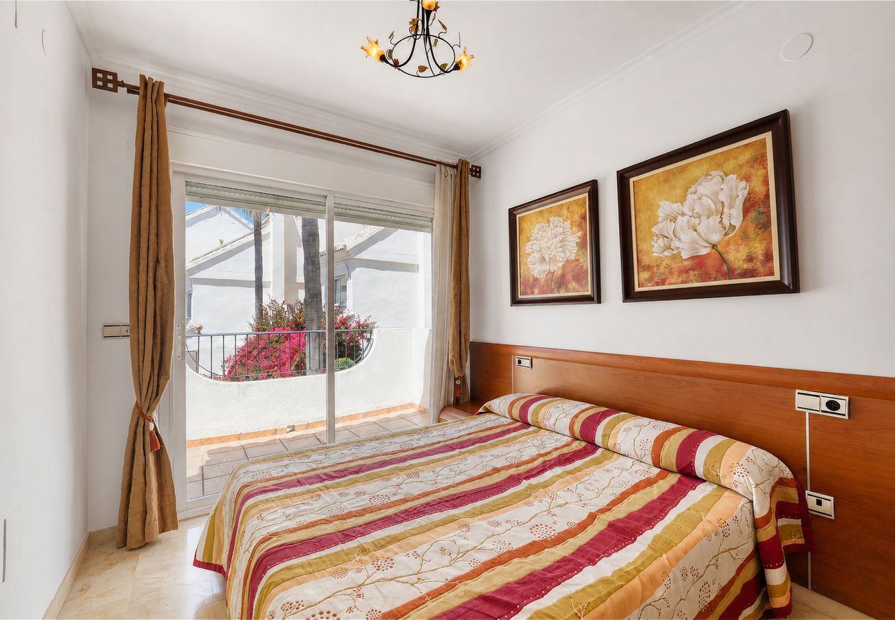 Terraced House in Marbella - 3160 Elegant Seafront House 